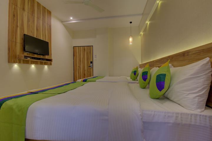 Room 16 of 34