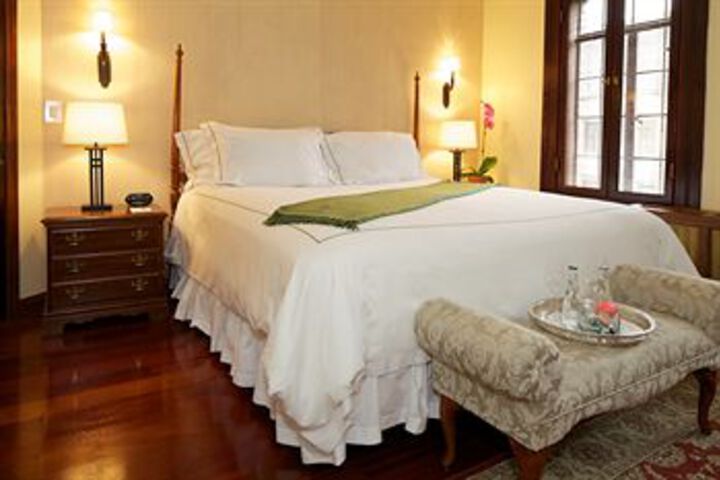 Room 10 of 32