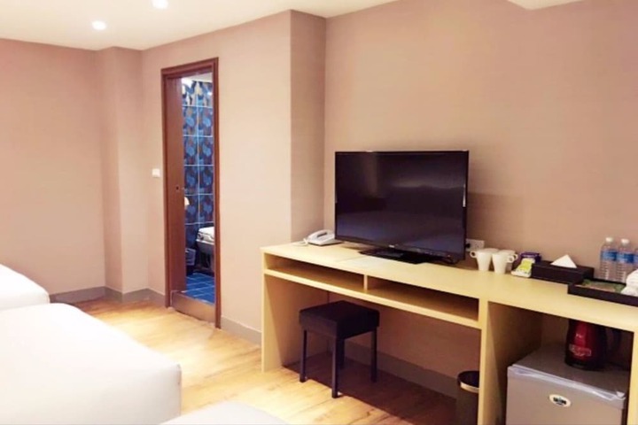 Room 12 of 50