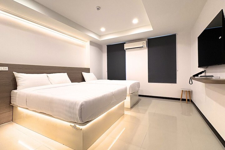 Room 28 of 78