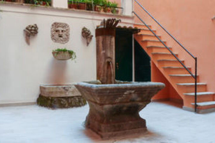 Hotel Exterior 10 of 44