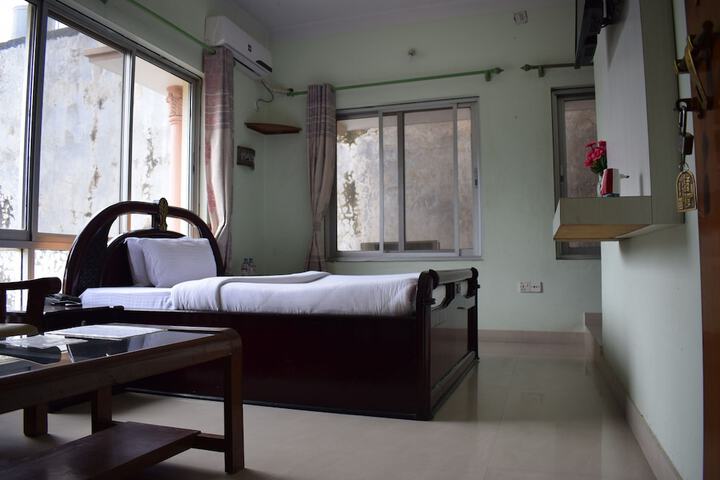 Room 3 of 33