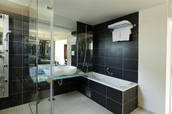 Room 2 of 18