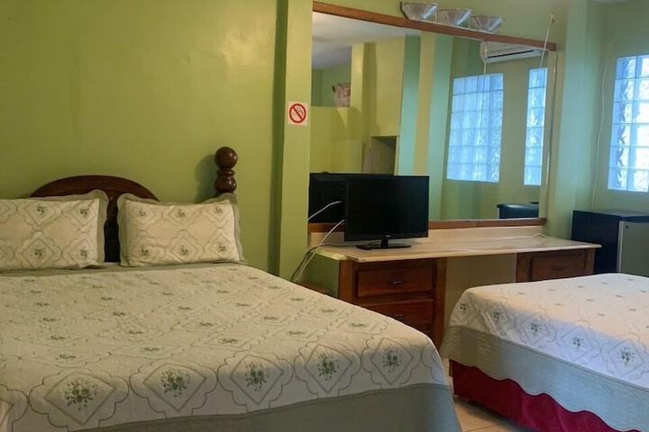 Room 12 of 40