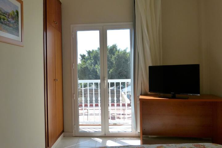 Room 2 of 30