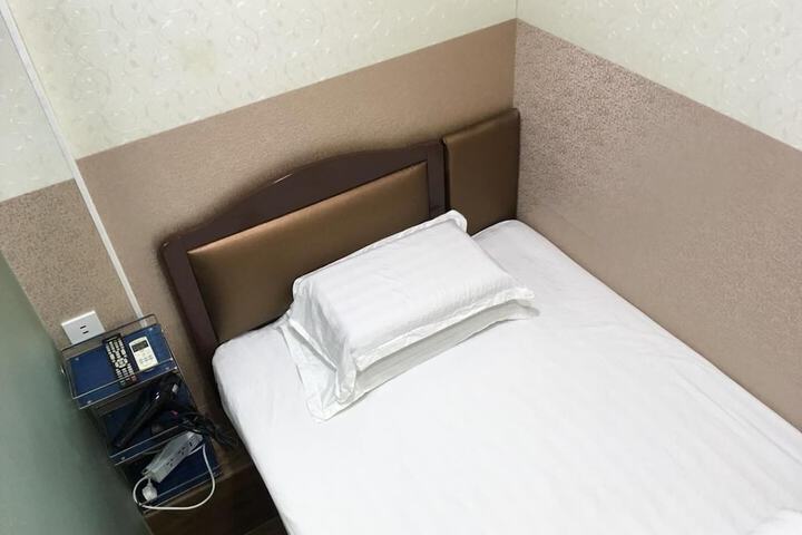 Room 26 of 40