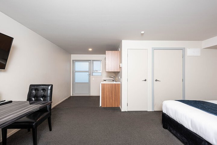 Room 28 of 69