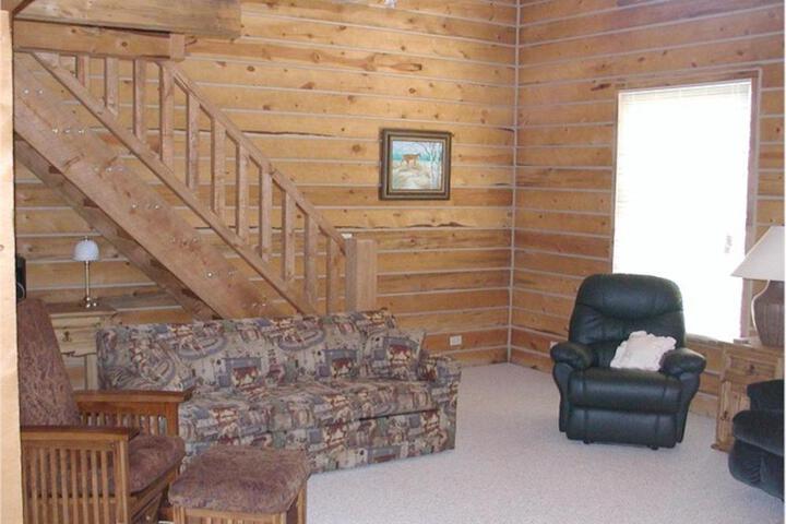 Comanche Lodge in Custer, SD