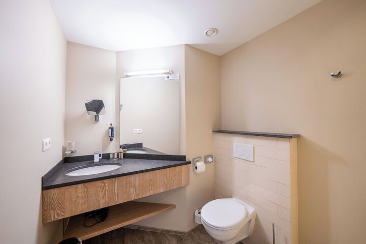 Room 35 of 60
