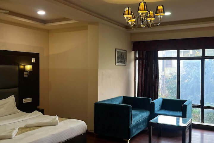 Room 9 of 19