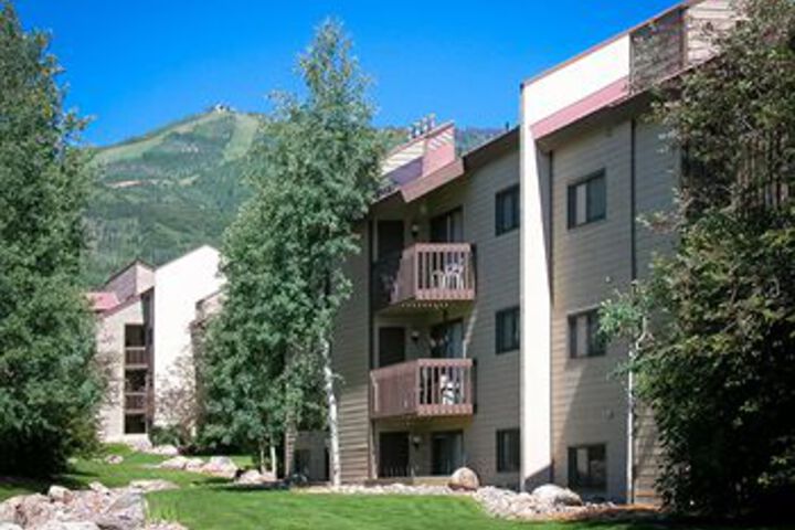 Exterior of Shadow Run Condominiums by Mountain Resorts