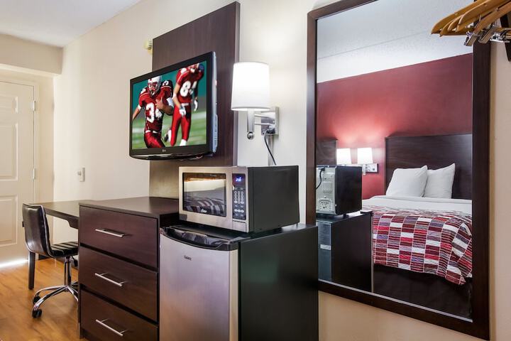 Deluxe Double Bed (3 of 13)