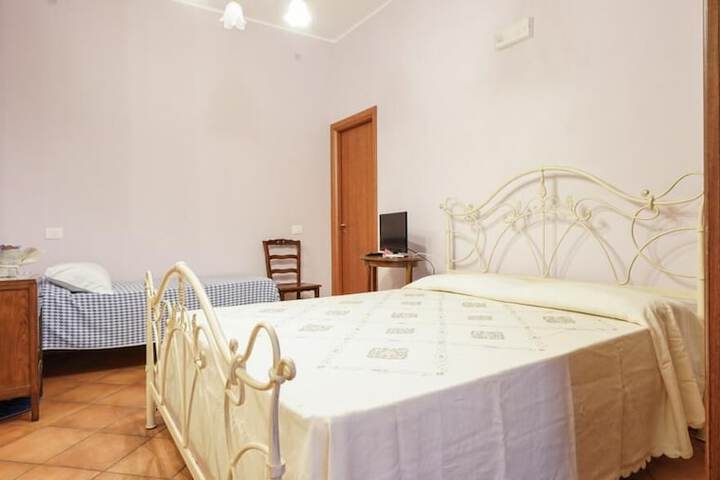 Room 4 of 51