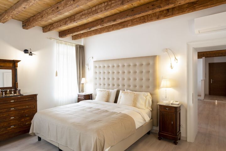 Room 9 of 25