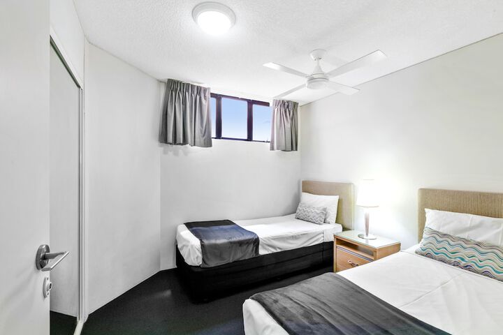 Room 13 of 208
