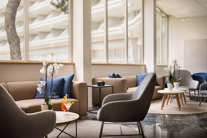 Guest Lobby