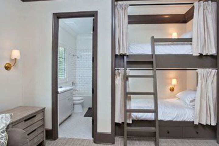 Room 9 of 24