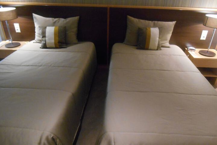 Room 17 of 36