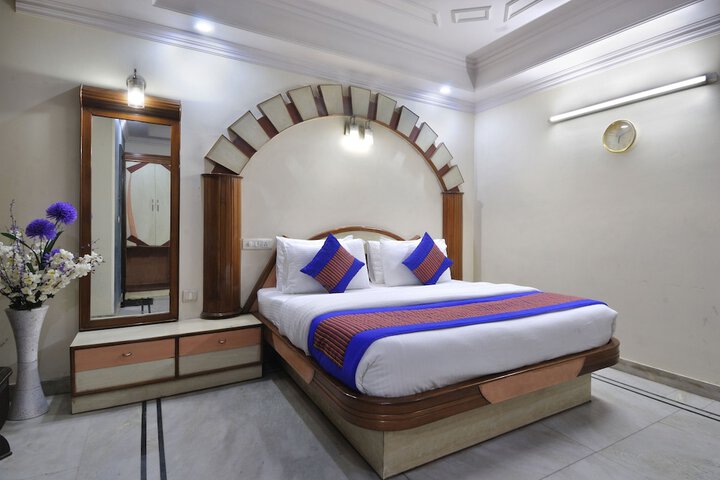 Room 12 of 29