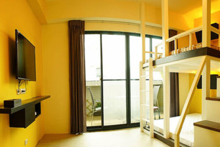 Room 32 of 50
