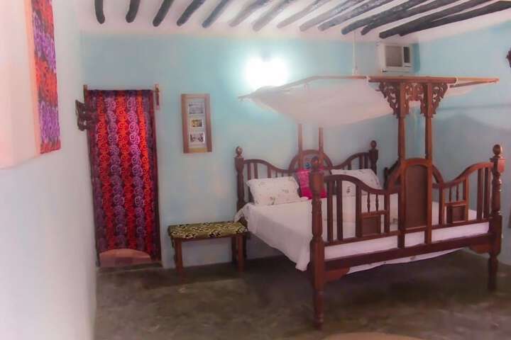 Room 20 of 28