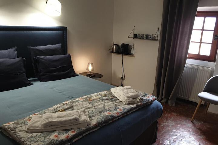 Room 9 of 38