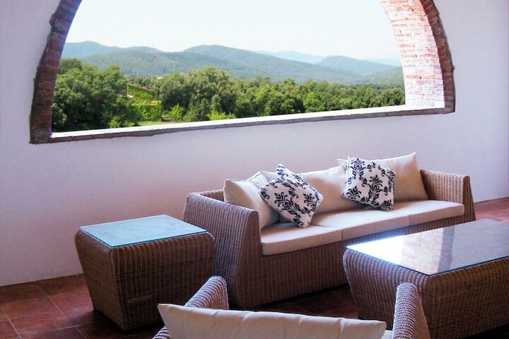 Lounge 45 of 57
