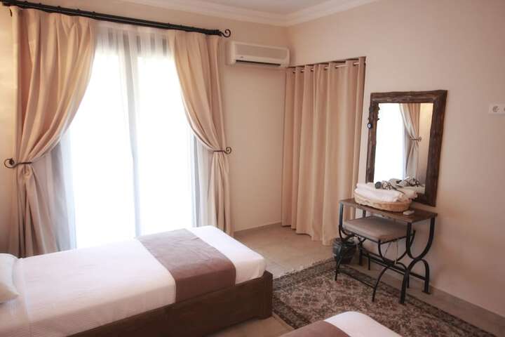 Room 9 of 31