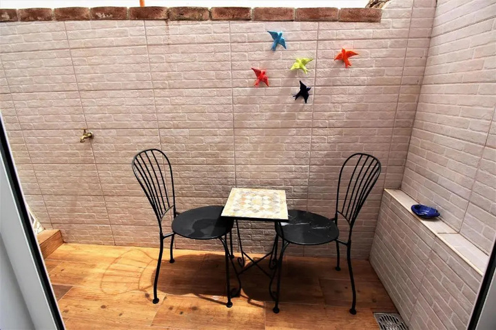Room 10 of 16