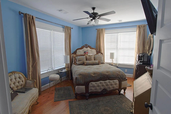Room 6 of 14