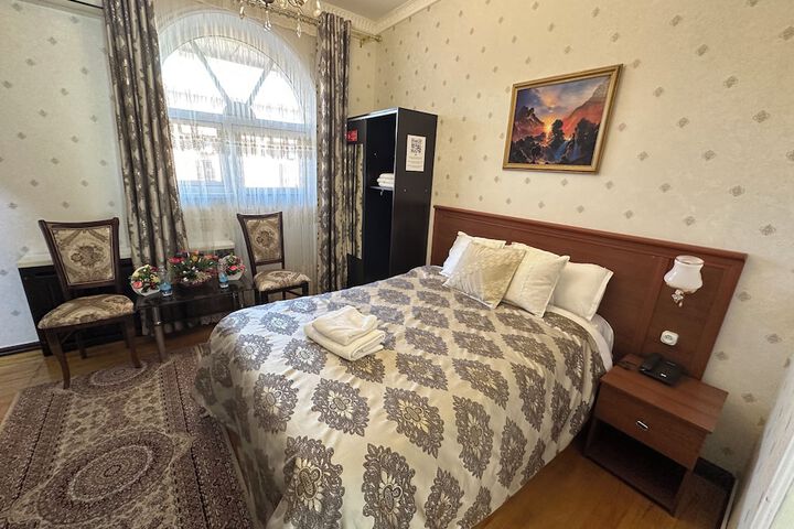 Room 25 of 48