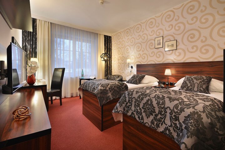 Room 2 of 25