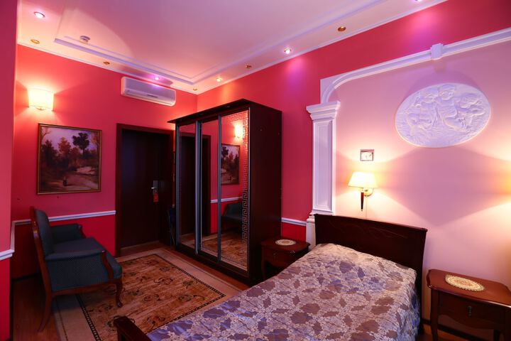 Room 16 of 33