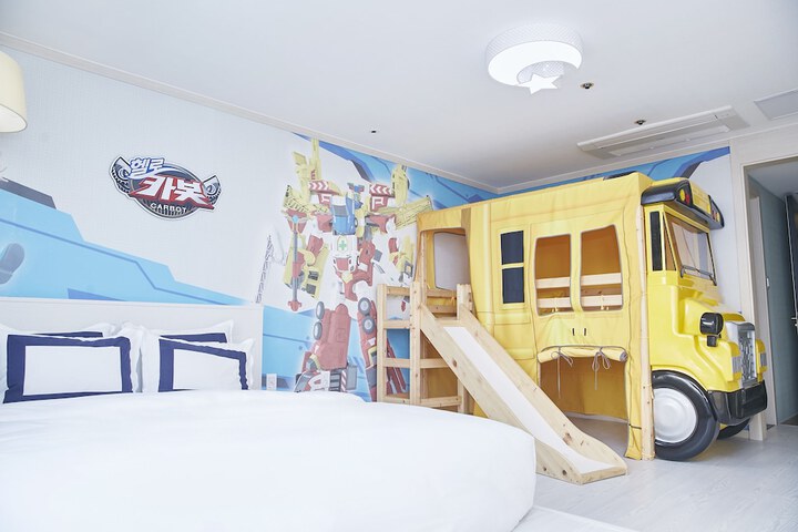 Children's theme room