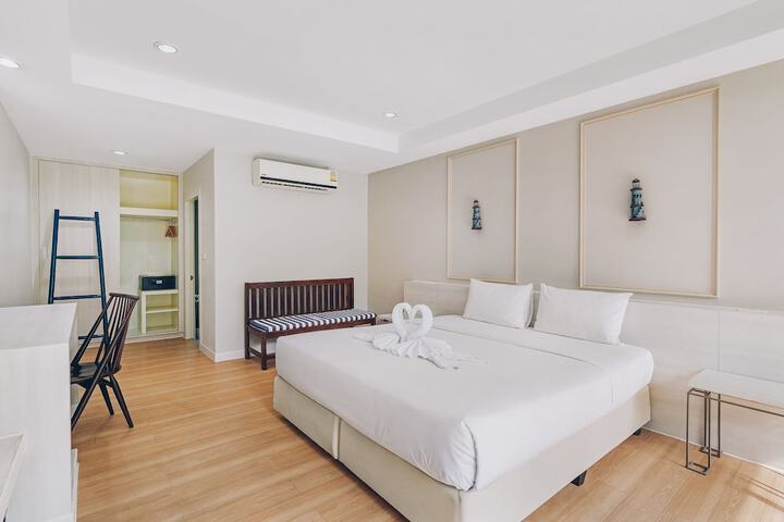 Room 3 of 198
