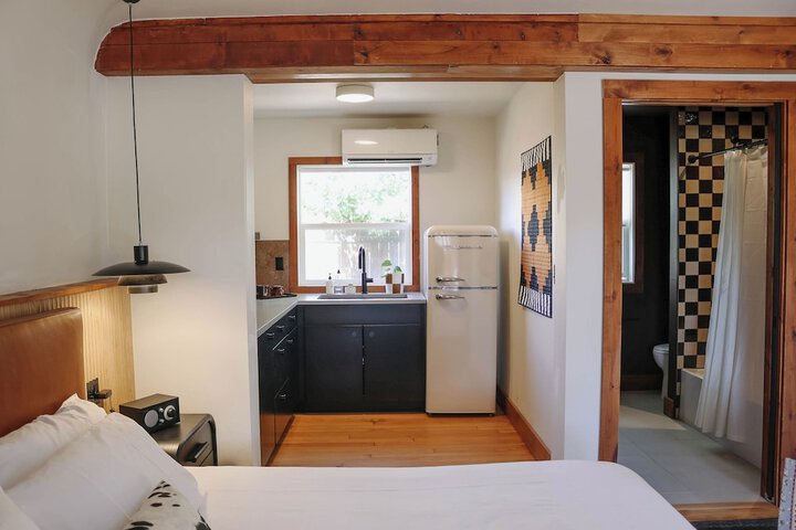 Room 5 of 68