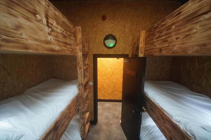 Room 17 of 25