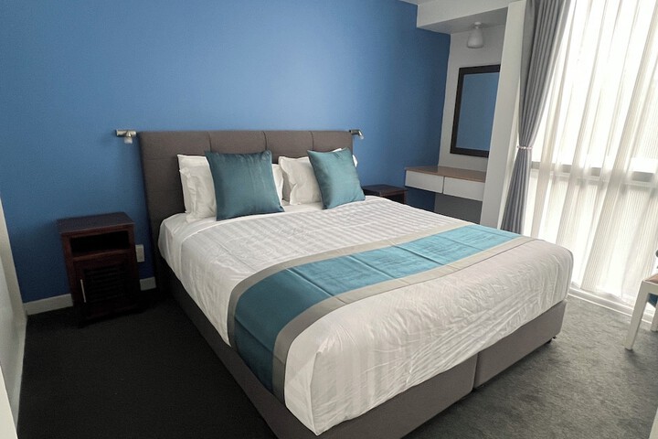 Room 5 of 33