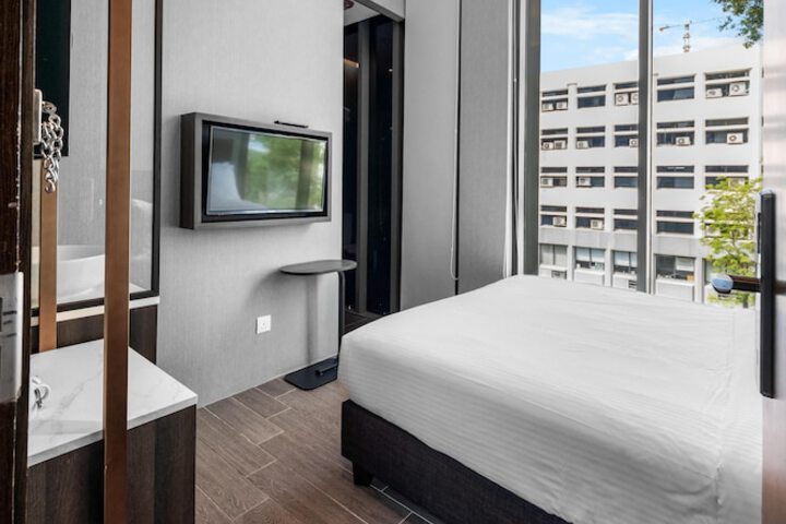 Room 9 of 33