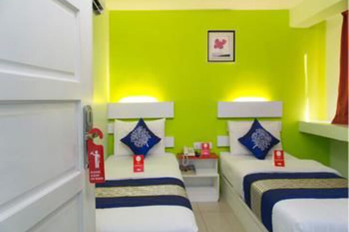 Room 4 of 12