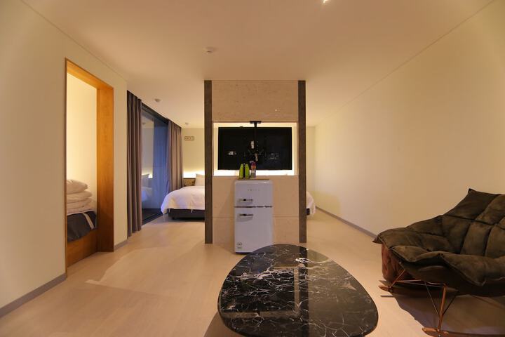 Room 96 of 190