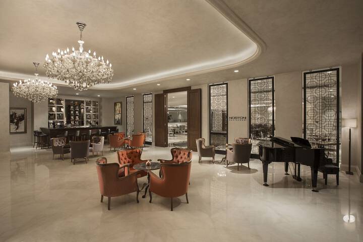 Lounge 80 of 95