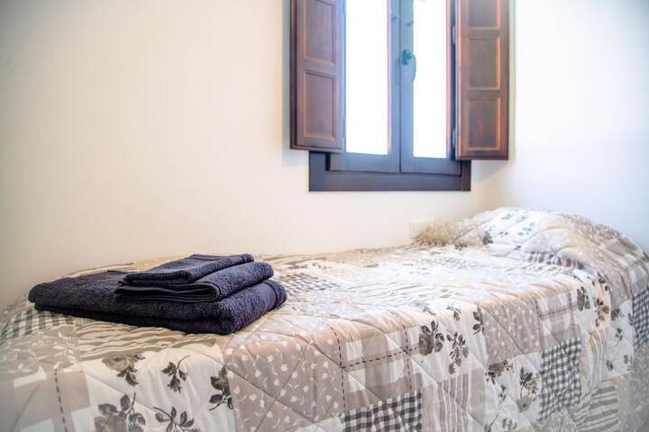 Room 2 of 34