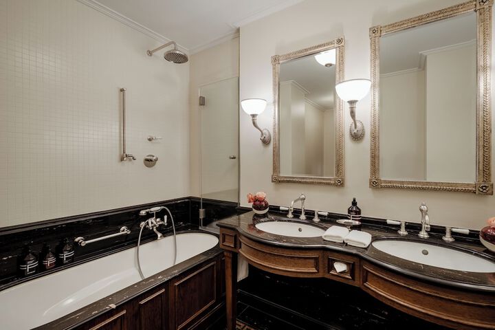 Room 42 of 68