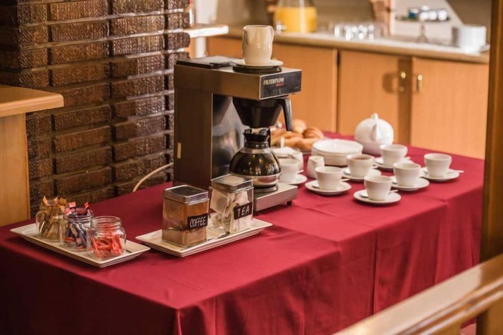 Breakfast/Coffee Service 31 of 43
