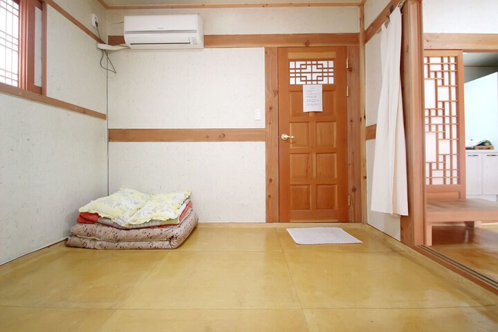 Room 10 of 76