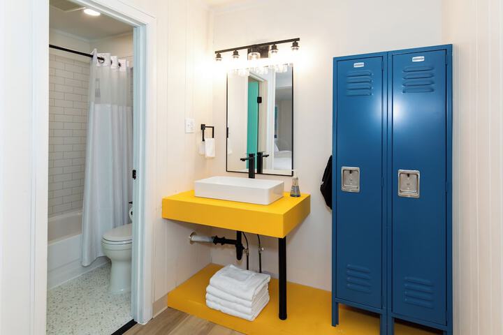 Room 30 of 51