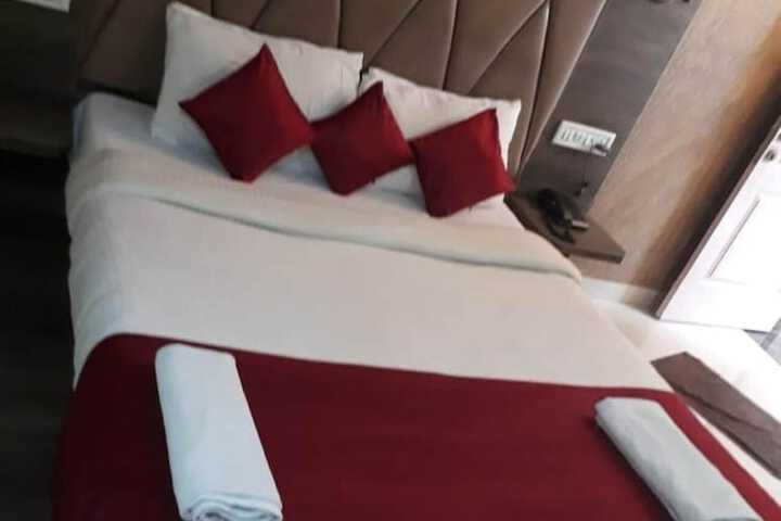 Room 16 of 27