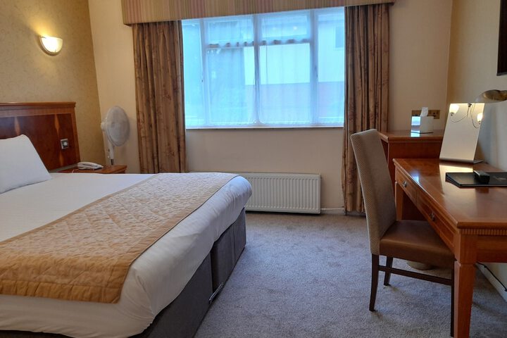 Room 33 of 142
