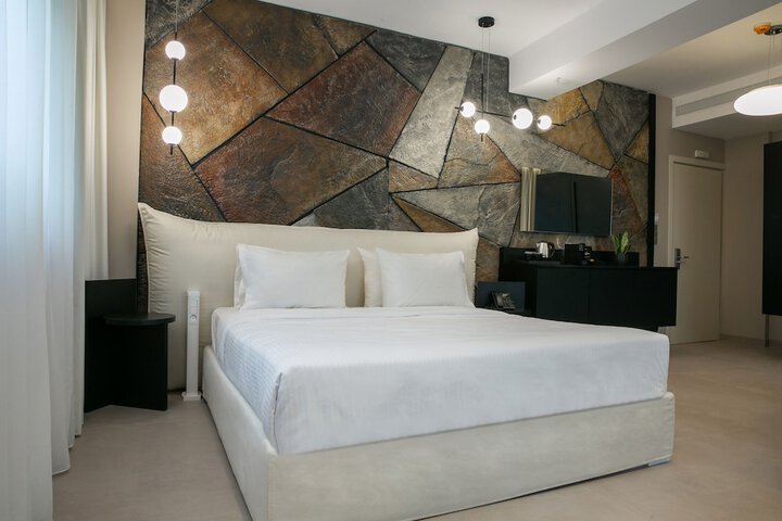 Room 15 of 37